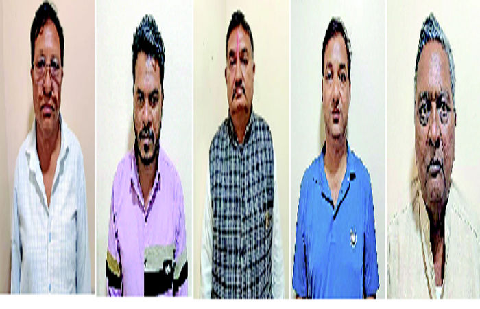 ઉપરીયાળાના સરપંચ, ભાજપના પૂર્વ હોદ્દેદાર સહિત 5 જુગારીયા ઝડપાયા