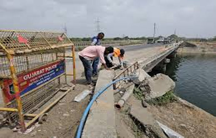 ભીકડા કેનાલ ક્રોસિંગ બ્રિજનો રસ્તો વાહનો માટે બંધ કરાયો