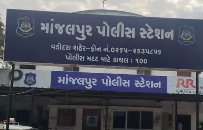 વડોદરામાં મંદિરે દર્શન કરવા ઊભેલી મહિલાના ગળામાંથી સોનાની ચેન તૂટી