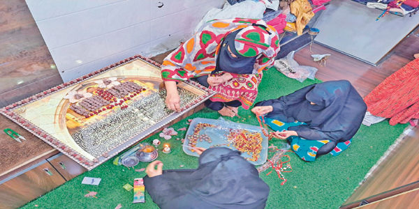 રાખડીની કલા અમારા લોહીમાં છે, ત્રણ પેઢીથી આ કાર્ય કરીએ છીએ