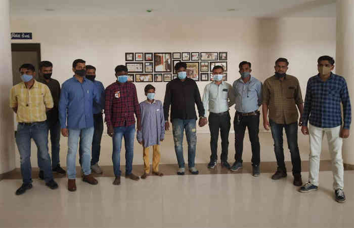 સાબરમતી રેલવે સ્ટેશનની હદમાં મોરૈયા-મટોડા વચ્ચે પાટા પરની એન્કર ક્લીપો ઉખાડનારા આરોપીઓ ઝડપાયા