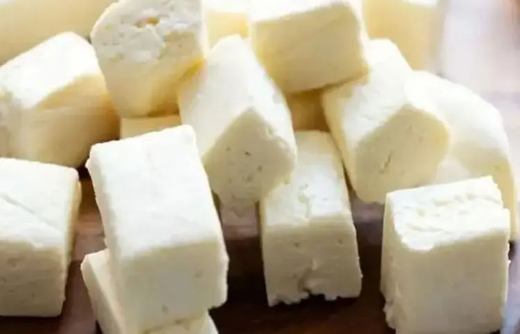 FDCA officials seize 915 kg of adulterated paneer in Banaskantha