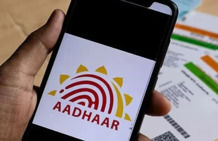 Aadhaar App પર સરકારનો મોટો નિર્ણય, સ્માર્ટફોન કંપનીઓના વિરોધ બાદ પ્લાન પડતો મૂકાયો