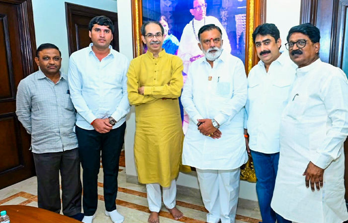 ઉદ્ધવ ઠાકરેને ઝટકો: 6 બળવાખોર સાંસદોની શિંદે જૂથમાં જોડાવાની જાહેરાત, લોકસભા સ્પીકરને સોંપ્યો પત્ર