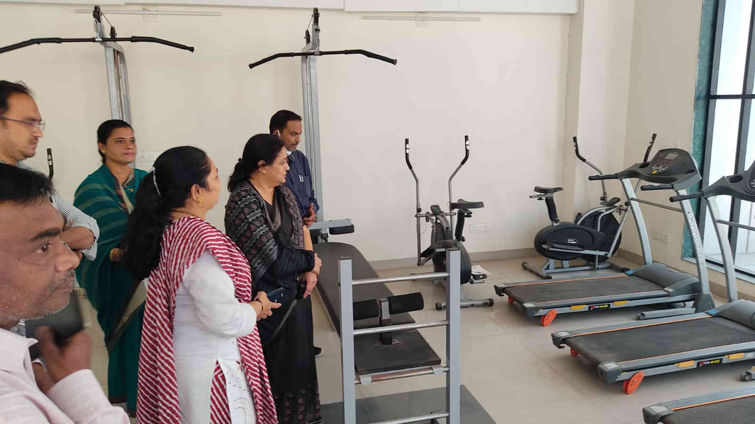 વડોદરા:કારેલીબાગ સ્વિમિંગ પૂલ ખાતે જિમ્નેશિયમ બંધ હાલતમાં: સાધનો નો warranty period પણ પૂરો થઈ જશે