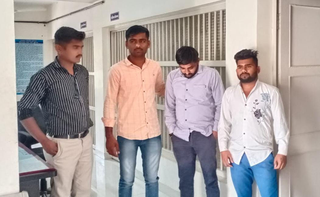 કરનાળીના પૂર્વ ડે.સરપંચ તેમજ મિત્રનો પત્ની અને સાસુ પર હુમલો