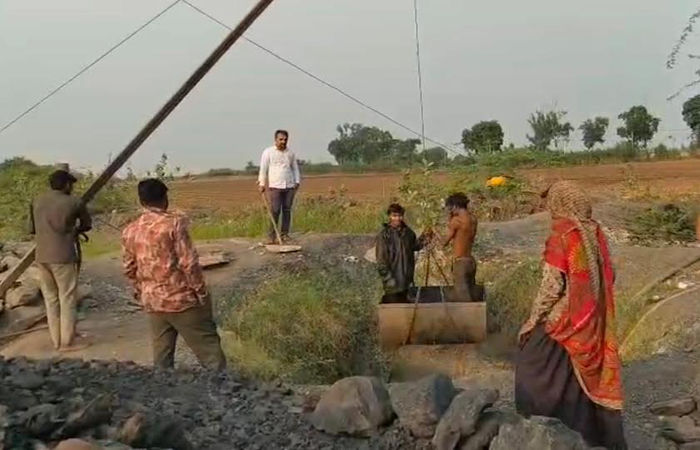 સાયલાના ચોરવીરા વિસ્તારમાં ગેરકાયદે કાર્બોસેલની ખાણ પર દરોડો