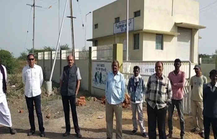 વડોદરા: દરજીપુરા વિસ્તારમાં પીવાના પાણીના મુદ્દે સ્થાનિક રહીશોનો હોબાળો