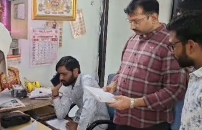 વડોદરામાં વાવાઝોડા અને ભારે વરસાદને કારણે અનેક વિસ્તારોમાં લાઈટો ગુલ : છાણી-તાંદળજામાં હોબાળો