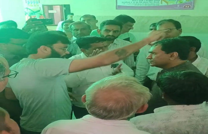 'તમે ખાલી તાયફા, ને ફોટોસેશન જ કરવા આવો છો': હળવદમાં ધારાસભ્યનો ઉધડો