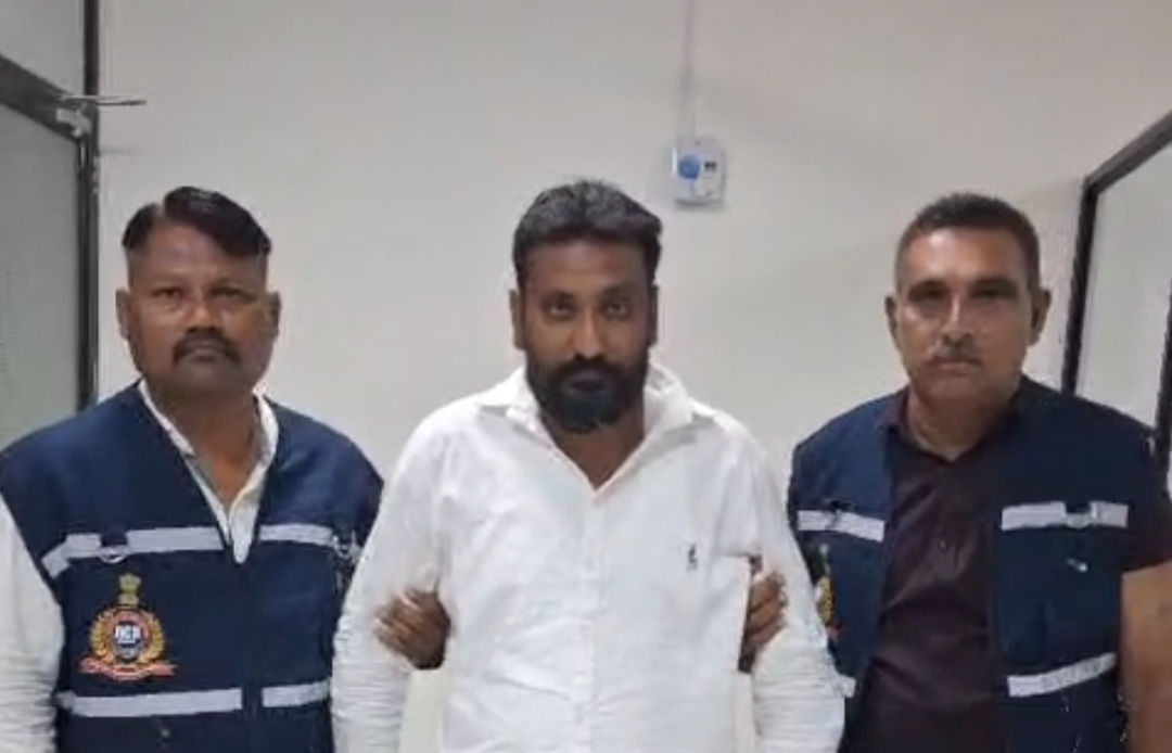 ACB traps police inspector, aide in ₹2 lakh bribery case linked to ‘love jihad’ in Vadodara