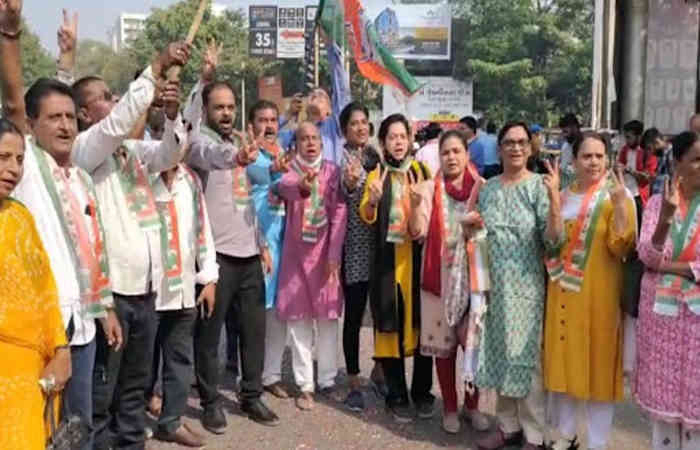 વડોદરા: કેન્દ્રએ નવો કૃષિ કાયદો પરત ખેંચતા શહેર કોંગ્રેસે ઉજવણી કરી