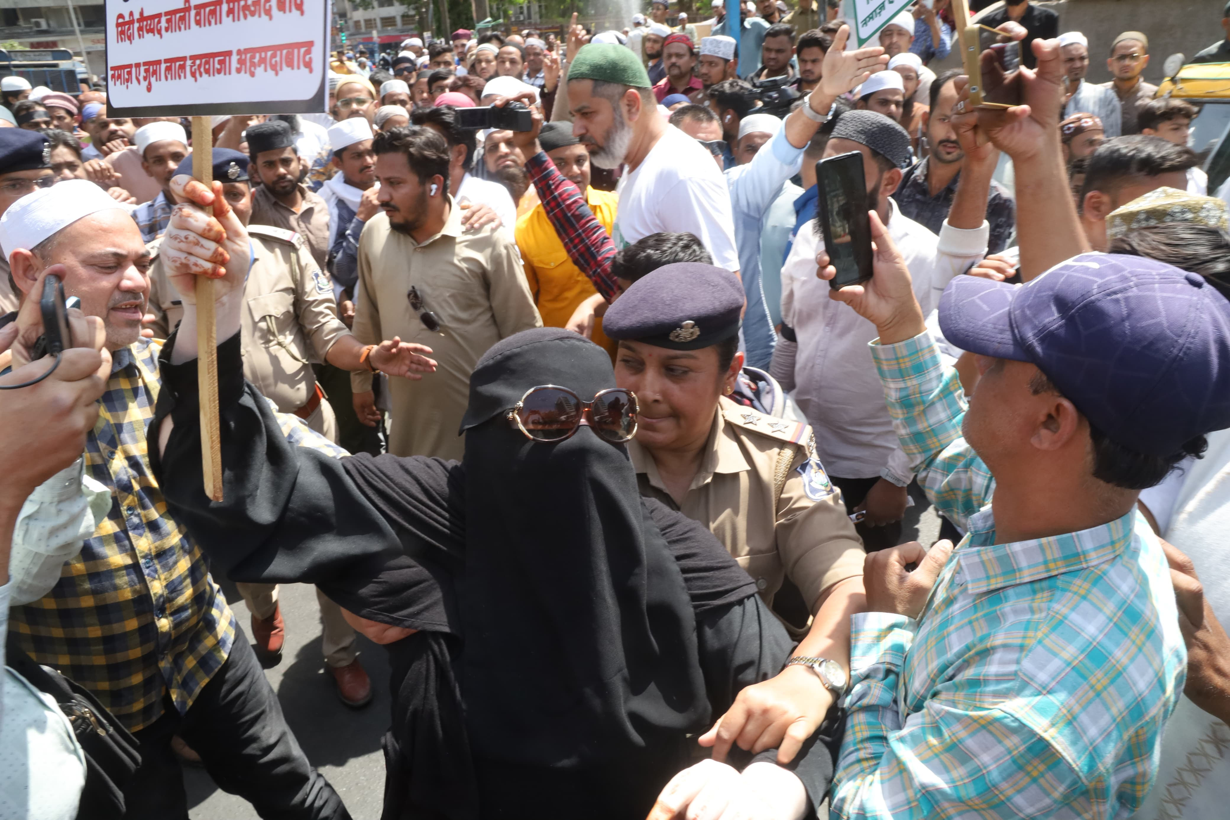 50 people detained in Ahmedabad over Waqf bill protest, Ranchi, Kolkata too witness demonstrations
