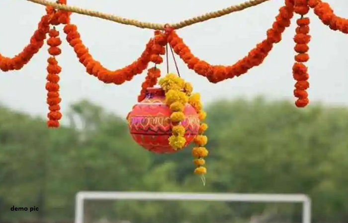 ધ્રોલના ગાંધી ચોકમાં મટકી ફોડના કાર્યક્રમ દરમિયાન ટ્રાન્સપોર્ટના ધંધાર્થી સાથે ત્રણ શખ્સોની બબાલ