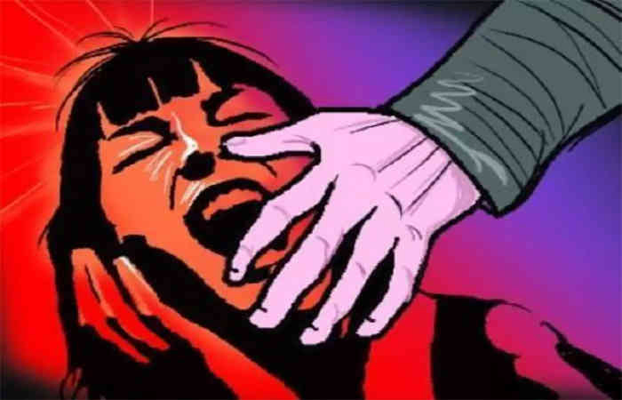 સગીર કન્યાને પ્રેમજાળમાં ફસાવી હોટલ તેમજ અન્ય સ્થળે બળાત્કાર