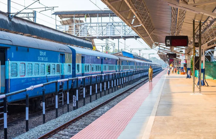 MST કોચ ફરી શરૂ કરવાની માગનો ઉકેલ ન આવતા રેલવે બોર્ડને રજૂઆત