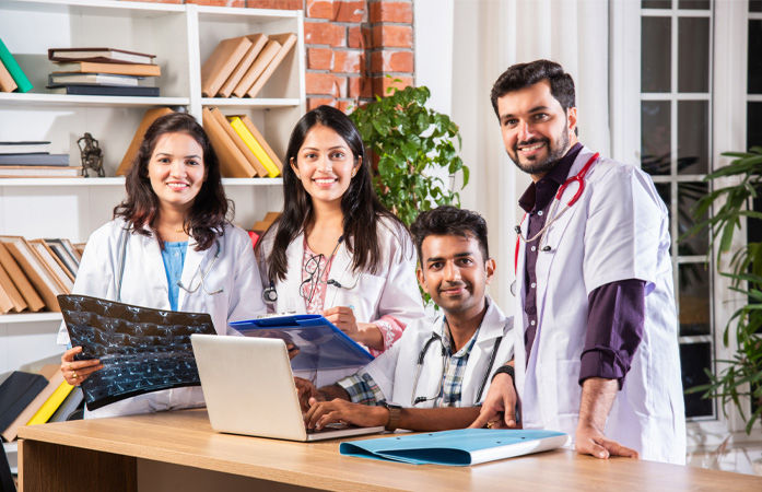 H1-B વિઝા વિવાદ વચ્ચે કેન્દ્રનો મોટો નિર્ણય, મેડિકલ કૉલેજોમાં UG-PGની સીટો વધારવાની મંજૂરી