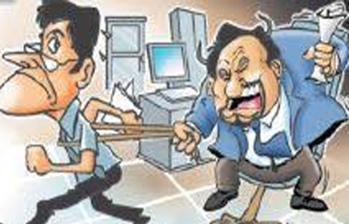 કાં તો વિધાનસભાનો જવાબ ખોટો કાં તો જિલ્લા ભાજપ પ્રમુખ ખોટાં