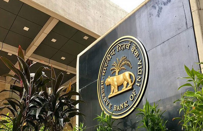 RBIનો સપાટો: 6 મહિના માટે આ બેન્ક પર પ્રતિબંધો, જાણો ગ્રાહકોના પૈસાનું શું થશે