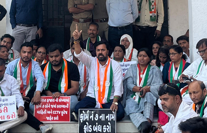 વોટચોરીના આક્ષેપ સાથે કોંગ્રેસનું વિરોધ પ્રદર્શન, ૪૦થી વધુ કાર્યકરોની અટકાયત