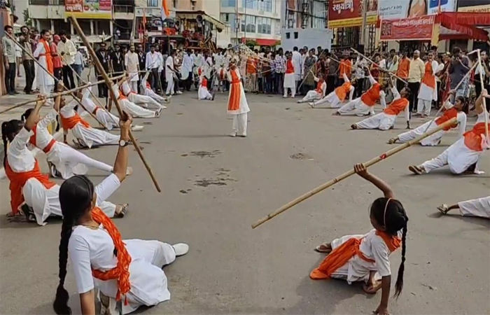 વિશ્વ શાંતિ, સ્ટોપ ધ વોર, ગીતાના સંદેશ અને જળસંચયના ફ્લોટે આકર્ષણ જમાવ્યું