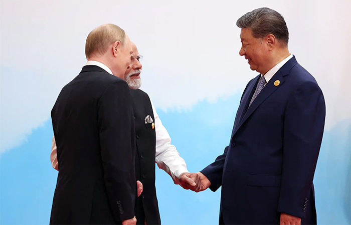 SCO - સમિટ -2025 : મોદીનું પ્રબળ વક્તવ્ય : પુતિન-શી જીન-પિંગ સાથે ગહન મંત્રણાઓ કરી