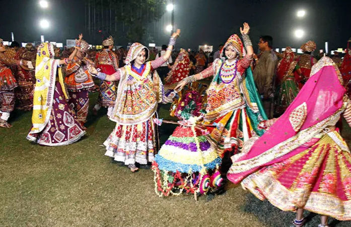 ગુજરાતમાં નવરાત્રિમાં જ્યાં સુધી ગરબા રમવા હોય ત્યાં સુધી ગરબા રમી શકાશે, સરકારની જાહેરાત
