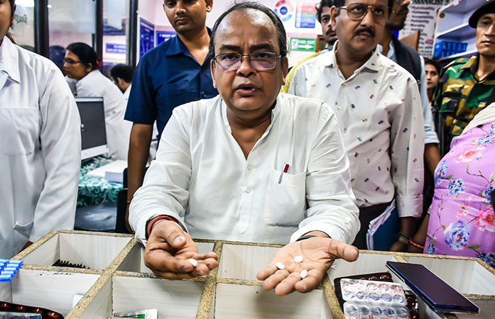 1 એપ્રિલથી પેઈનથી માંડી તાવ સુધીની દવાઓ થશે મોંઘી, 1000થી વધુ મેડિસિનના ભાવ વધશે