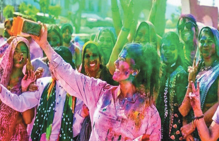 ધૂળેટી આવી વેચાણનો અવસર લાવી 90,000 કરોડનું ટર્નઓવર ગામડાનું અર્થતંત્ર મજબૂત બનશે