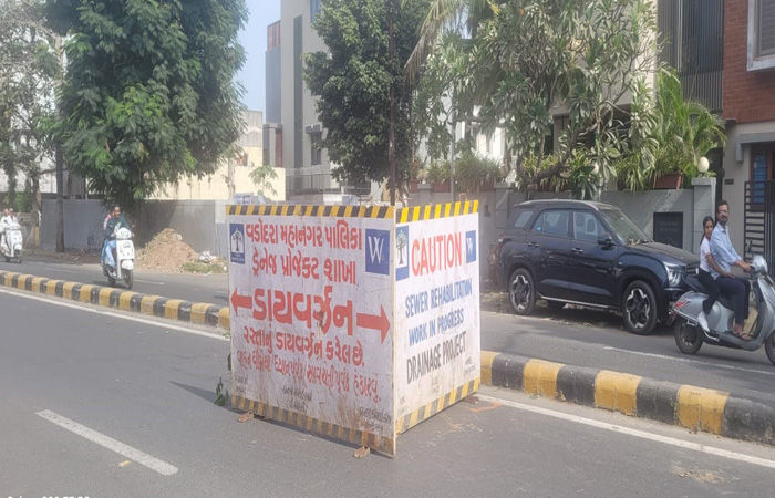 વોર્ડનંબર ૧૨માં વધુ બે સ્થળોએ માર્ગો પર ભુવા પડવાની ઘટનાઓ