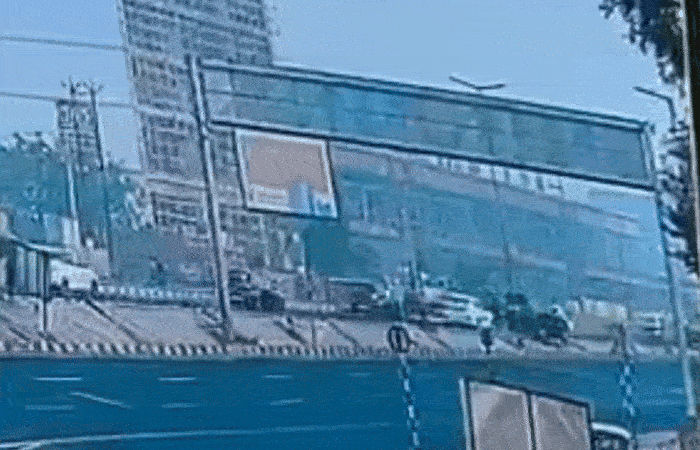 અમદાવાદમાં કાર ડિવાઈડર કૂદી ST બસ સાથે અથડાતાં અકસ્માત: એક યુવકનું મોત, 3 ઈજાગ્રસ્ત