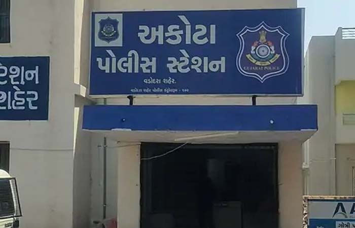 ડી માર્ટના કેશ ઓફિસર વિરુદ્ધ મેનેજરે ચોરીની ફરિયાદ નોંધાવી