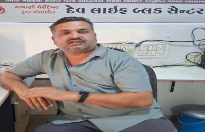 જેતપુરની બ્લડ બેન્કમાં દારૂની બોટલો : PRO નશીલી હાલતમાં મળ્યો