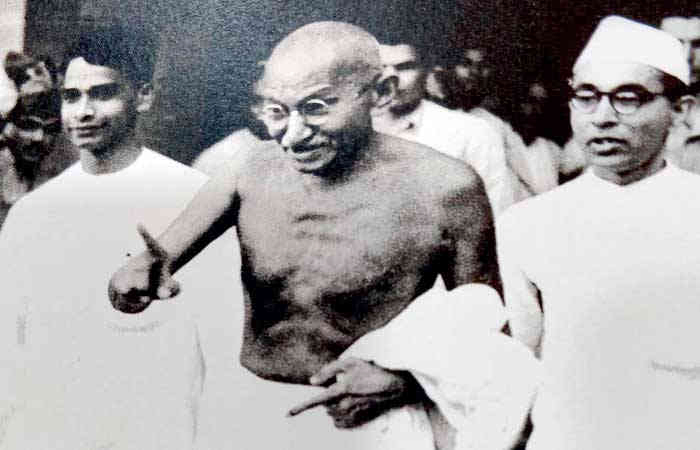 લોકશાહી અને લોકો                                           .