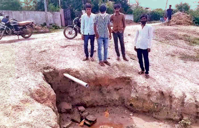 વિરમગામના જેતાપુર ગામે બે બોર હોવા છતાં લોકોને પાણી માટે વલખાં