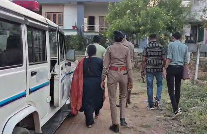 હિંમતનગર: મેરેજ બ્યુરો ચલાવતા દંપતીએ લગ્નના નામે અનેકને છેતર્યા, પોલીસે અર્બુદાનગરમાં દરોડા પાડી તપાસ તેજ કરી