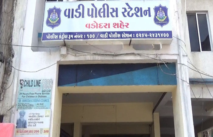 નાઇટ શોમાં ફેમિલી સાથે મુવી જોવા ગયેલી કિશોરીની છેડતી