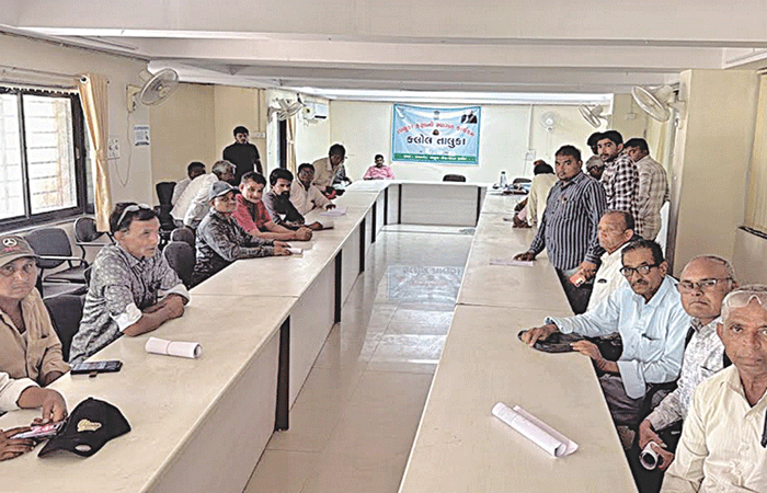 હાઇવે ઓથોરિટીના અધિકારી હાજર ન રહેતા સુનાવણી મોકૂફ ઃ ખેડૂતોમાં આક્રોશ