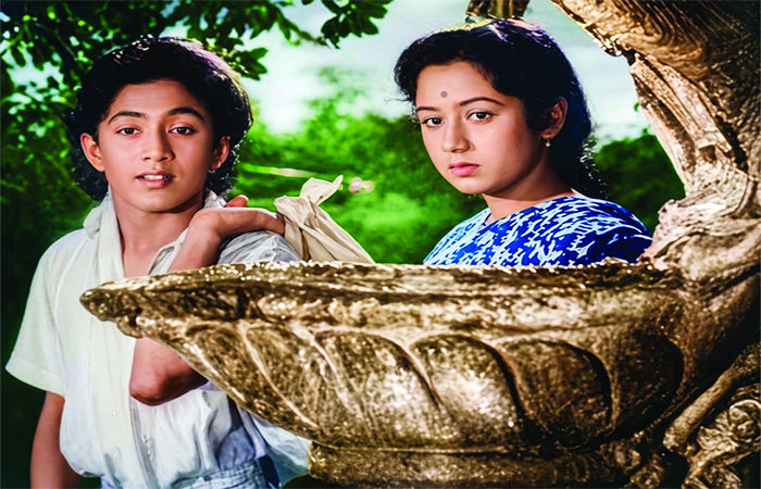 નિર્બલ સે લડાઇ બલવાન કી, યહ કહાની હૈ દિયે કી ઔર તુફાન કી