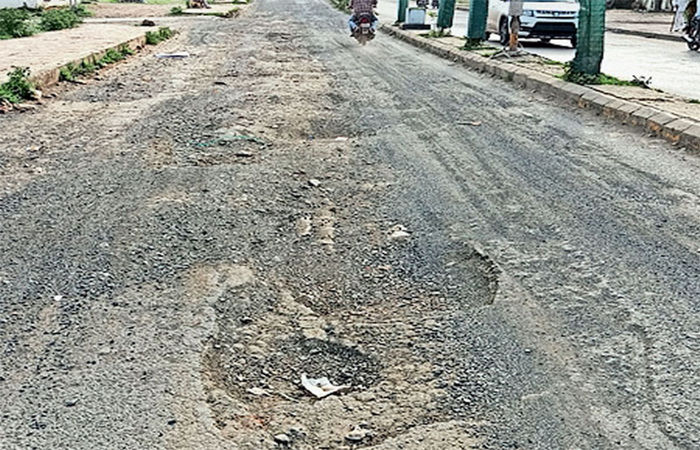 મોટા ખુંટવડા-ઉગલવાણનો રસ્તો ખખડધજ, વાહનચાલકોને મુશ્કેલી