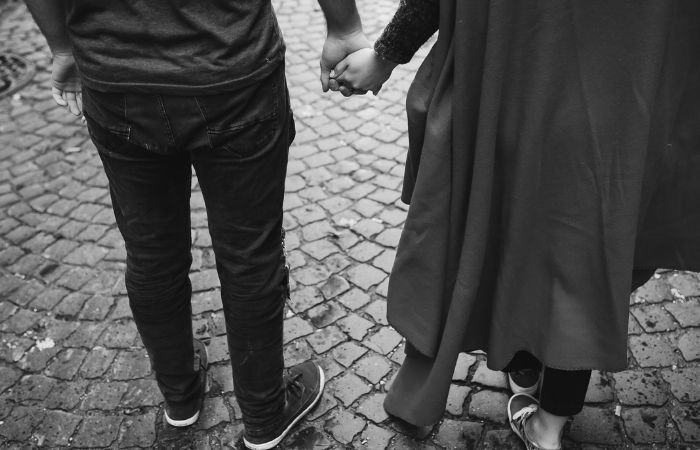 Couple makes suicide pact in Surat, pregnant girl jumps, boyfriend backs out