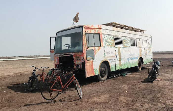 દસાડા તાલુકામાં રણ બસ શાળા બંધ કરવા અગરિયાઓની માંગ
