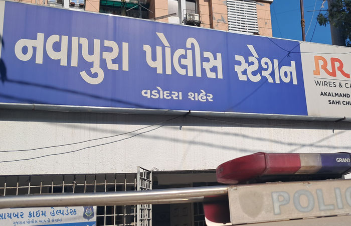 વિધર્મીને મકાન વેચાણ મામલે મારામારી, ત્રણની અટકાયત