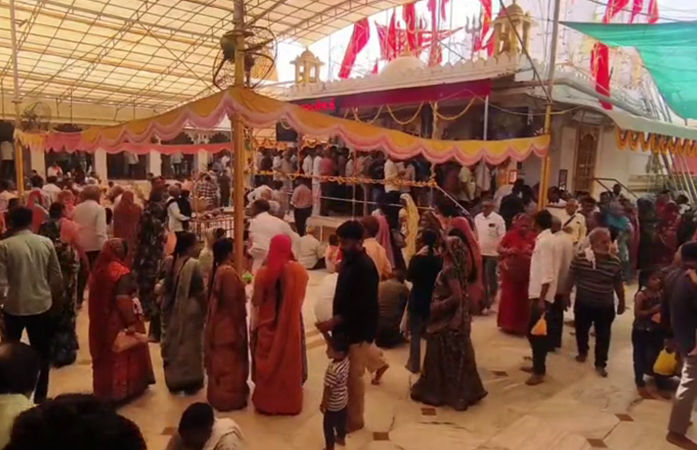 ખેડબ્રહ્મા અંબાજી મંદિરે શ્રદ્ધાનું ઘોડાપૂર: ચૈત્રી પૂર્ણિમાએ હજારો ભક્તોએ કર્યા મા અંબાના મંદિરના દર્શન