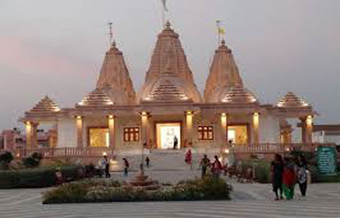 સુરેન્દ્રનગર શહેર અને જિલ્લાના મંદિરોને નૂતનવર્ષ નિમિત્તે શણગારવામાં આવ્યા
