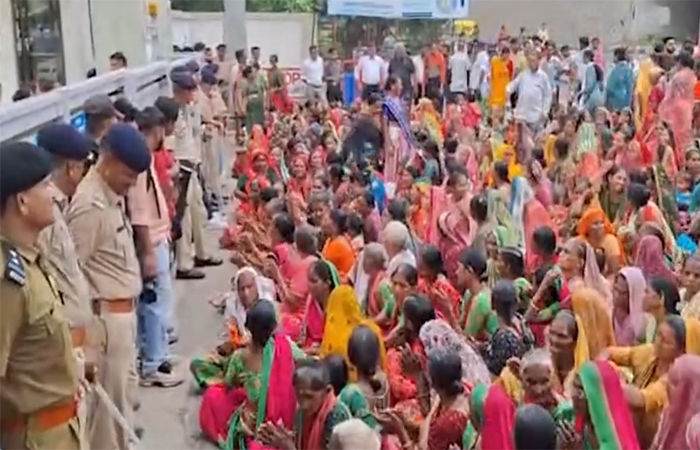 જીએસએફસી કંપની સામે છૂટા કરાયેલા 120 કામદારોનું ઉગ્ર આંદોલન