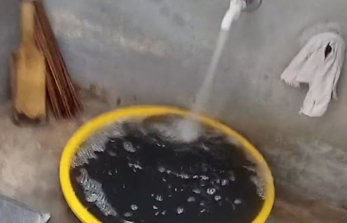 વડોદરાના અકોટા વિસ્તારની પ્રજાને કોર્પોરેશન દ્વારા ત્રણ મહિનાથી કાળા પાણીની સજા : સ્થાનિક રહીશોની ફરિયાદો બાદ તંત્રના આંખ આડા કાન