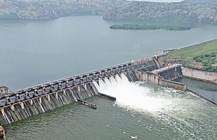 ઉપરવાસમાં વરસાદના પગલે મહીસાગર જિલ્લાના કડાણા ડેમના 6 ગેટ ખોલાયા