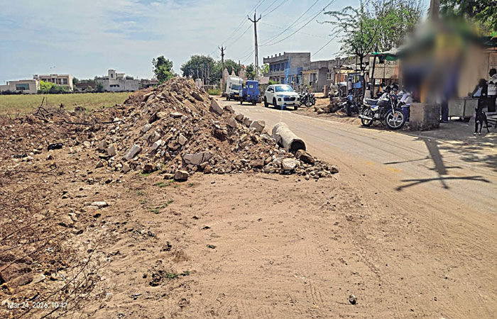 ધ્રાંગધ્રામાં સેવા-સદન સામે ભૂગર્ભ ગટરના અધૂરા કામથી લોકોને હાલાકી