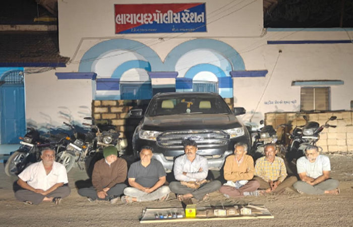 ફાર્મ હાઉસમાં ધમધમતી જુગાર ક્લબ પર દરોડો, સાત ઝડપાયા